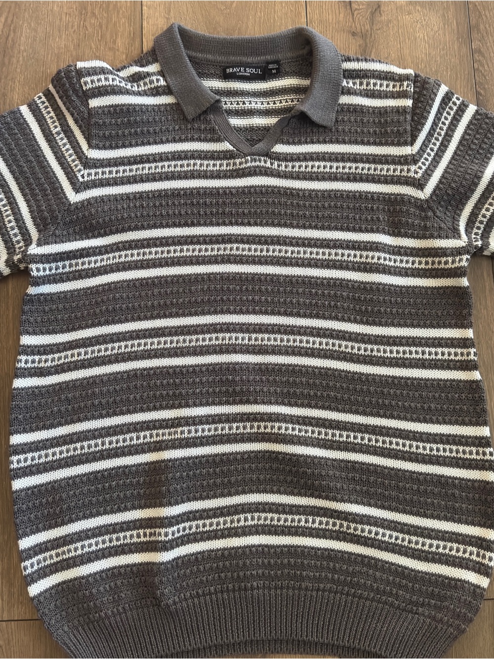 Brave Soul Men’s Gray & White Striped Knit Polo size M